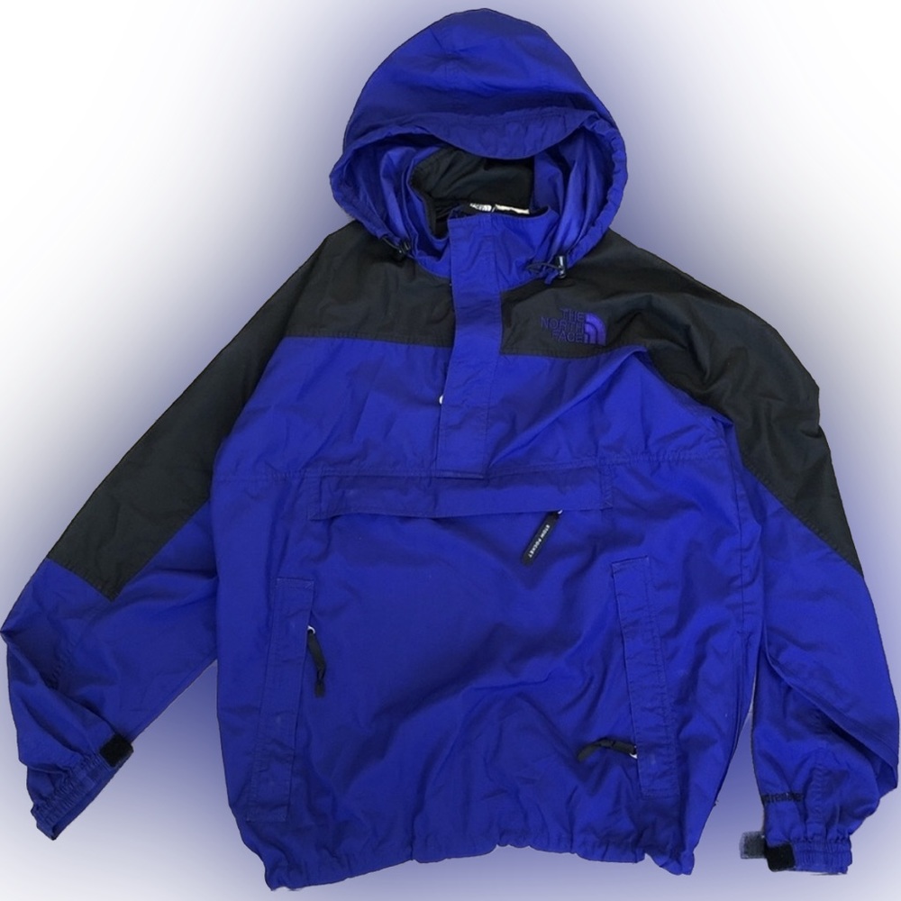 Vintage 90’s The North Face windbreaker.